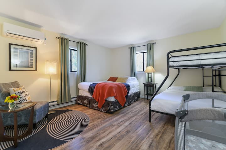 Sweet Dreams Upstairs
Bright, spacious, and designed for comfort—perfect to wake up refreshed. ☀️️