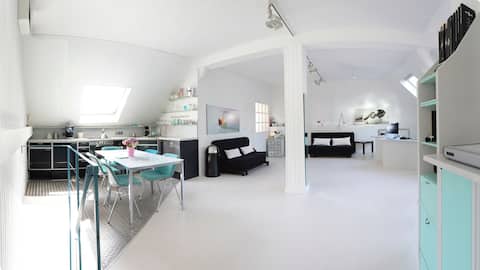Beliebte Airbnb-Anzeige: Quietly situated Loft Düsseldorf-Oberkassel 80sqm in Oberkassel