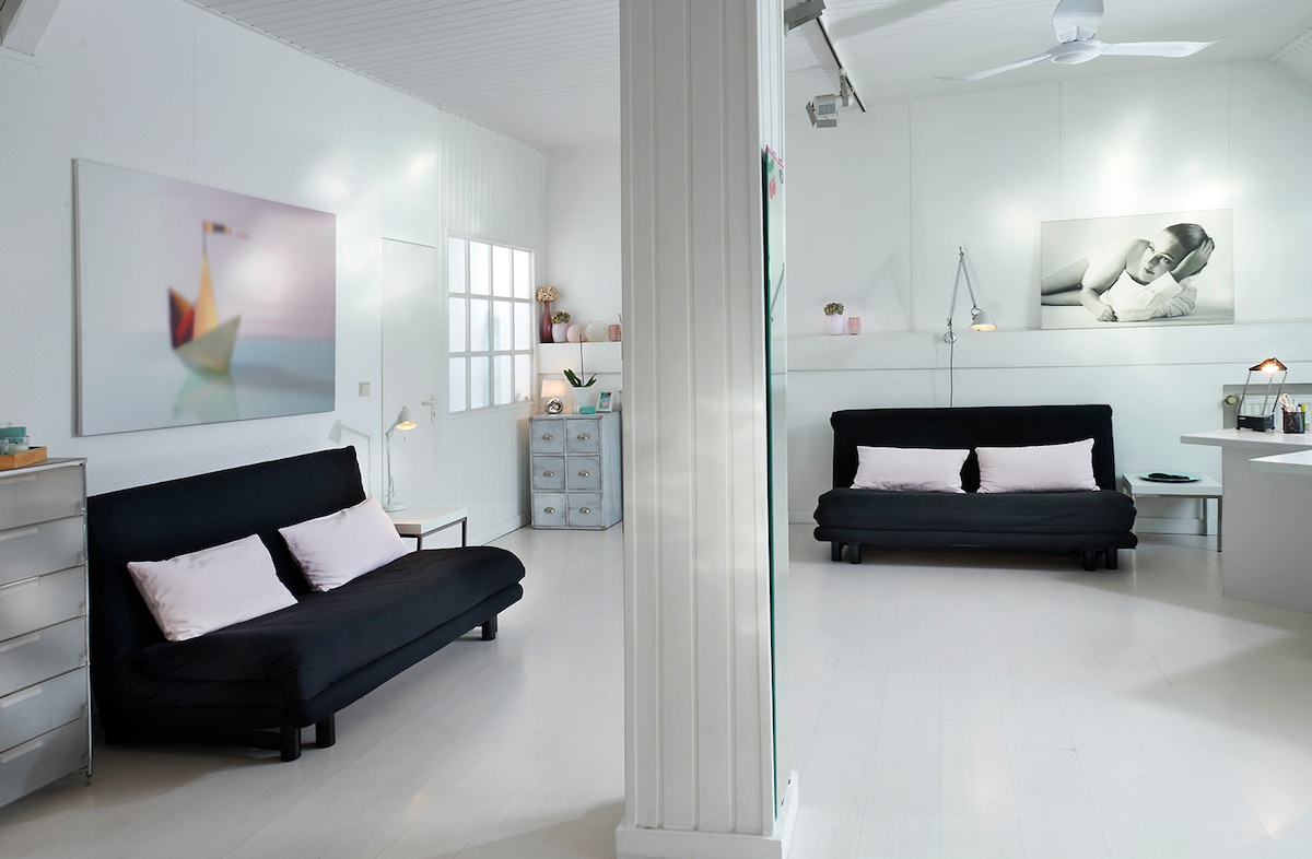 Popular Airbnb listing: Quietly situated Loft Düsseldorf-Oberkassel 80sqm in Oberkassel