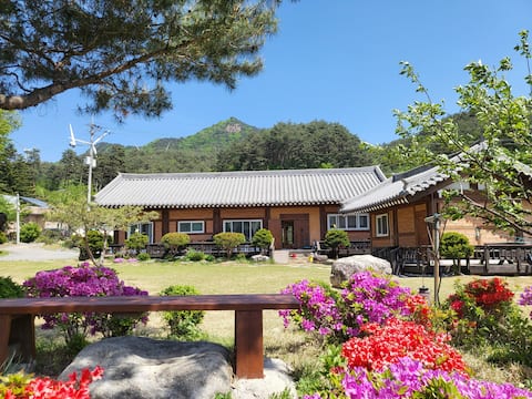 Baekdam Hanok Private Room. Bongjeongam and Yeongsiam Rocks, Baekdamsa Valley Trekking. Bonfire. Sta