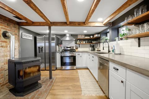 Eco Friendly 1700s home! 0.3 miles to Westerly RI!