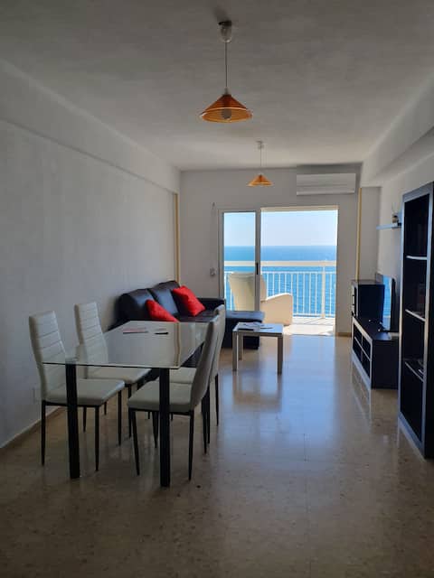 Anuncio de Airbnb popular: 1st Line, spectacular views in Villajoyosa en La Vila Joiosa / Villajoyosa