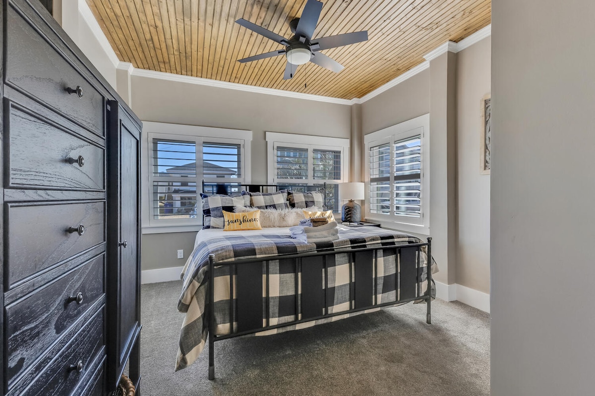 Primer piso - Dormitorio tamaño king con medio baño