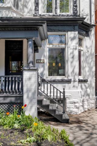 Super Central Retreat /w Rooftop Patio gallery image 2