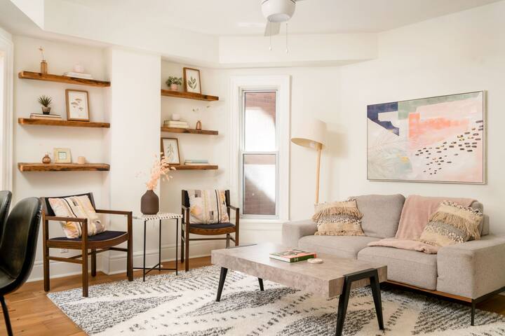 Super Central Retreat /w Rooftop Patio gallery image 4