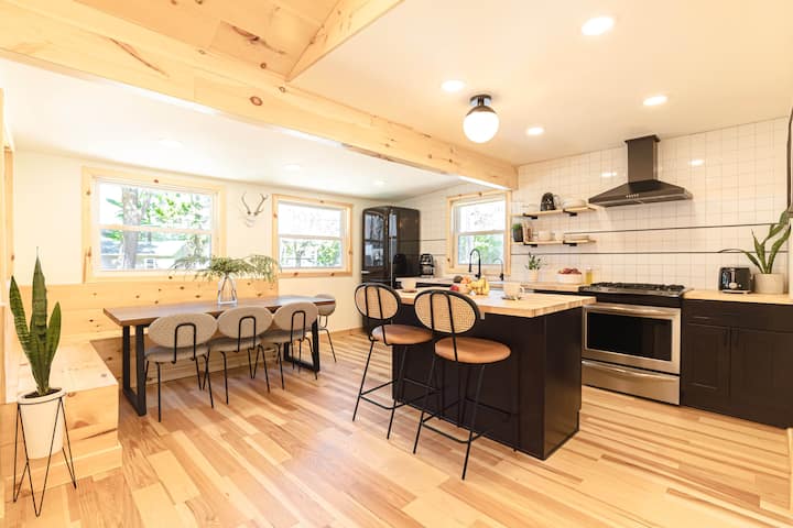 Rae Cabin w/ Hot Tub + Views | The Rex Hotel - Boutique hotels for