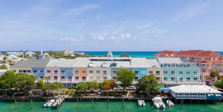 Stylish Beachside Nassau Stay W/ Resort Pool - Nassau