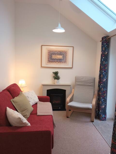 Successful Airbnb property: Bright and spacious property in village location in Woolfardisworthy