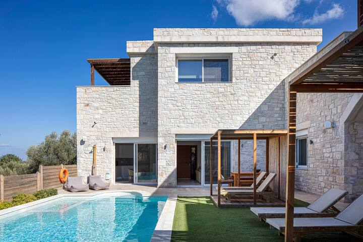 Mandana Villa – With Private Pool & Jacuzzi gallery image 5