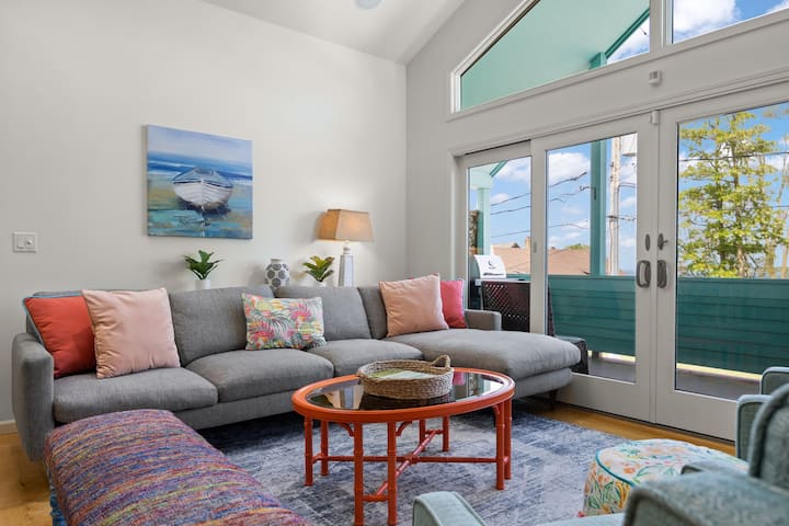 Spacious 3 Bedroom Condo In Downtown Suttons Bay! - Suttons Bay, MI