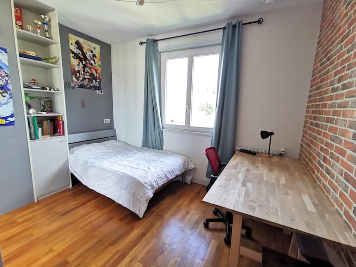 Chumba cha kwanza cha kulala 
Kitanda 120