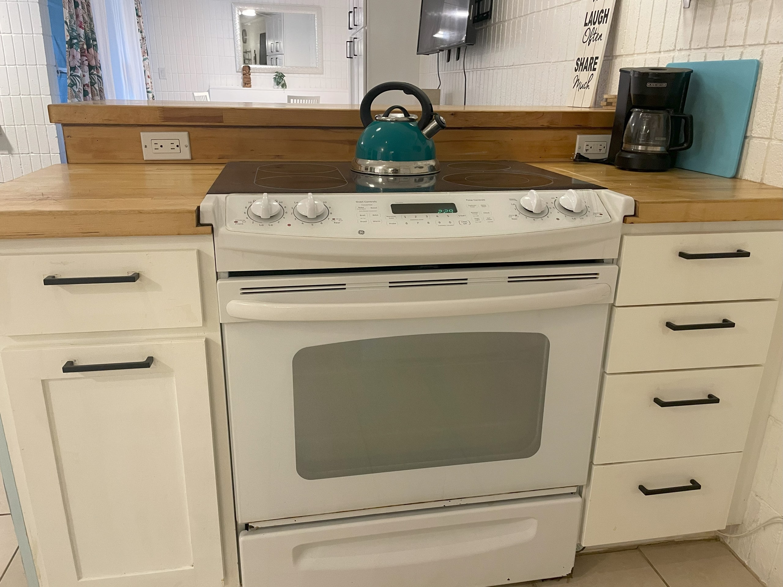 Condo in Hauula · ★4.65 · 1 bedroom · 2 beds · 1 private bath - Image 8