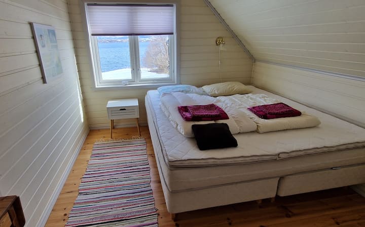 Chambre 1 avec une vue imprenable sur Lyngenfjorden.