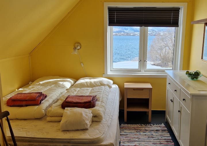 Chambre 2 avec une vue magnifique sur Lyngenfjorden.