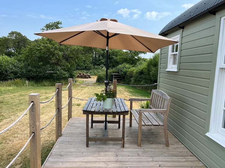 Off Grid Tamar Valley Shepherds Hut photo 3