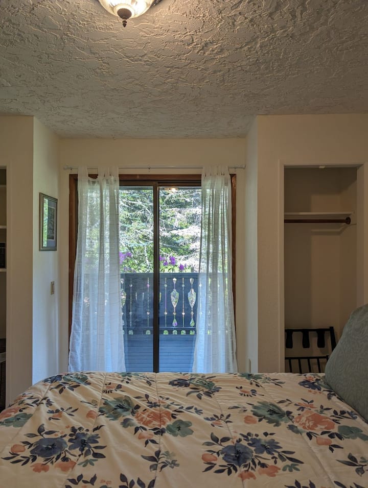 Mapazia ya kuzima (hayajaonyeshwa) weka mwangaza wa jua mapema mbali. 