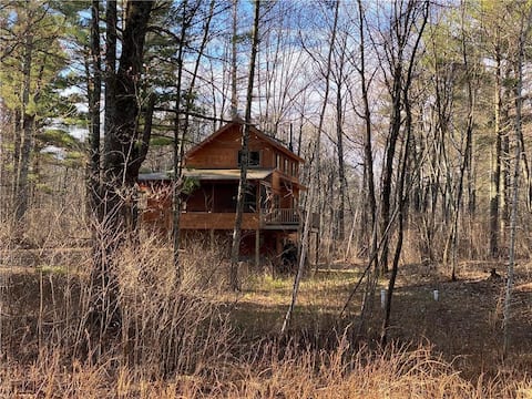 Tranquil Cabin Escape-Surrounded by Nature