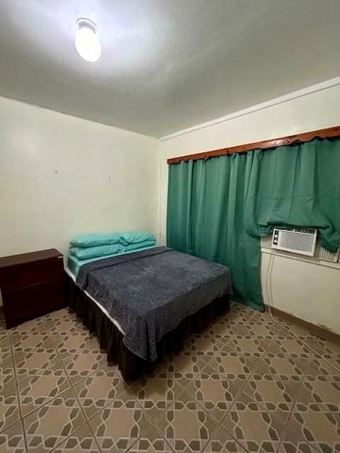 Segundo dormitorio con aire acondicionado.