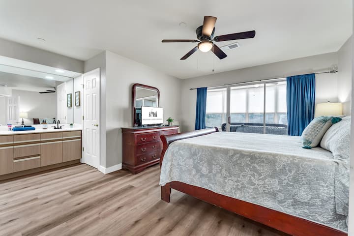 Stay in style at this new, modern condo featuring two king bedrooms, each with an attached bathroom. Perfect for couples or families, enjoy upscale comfort in a prime Branson Mo location. Book now for a relaxing getaway!