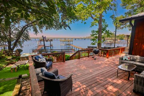 Lakefront Oasis: Fire Pit|Hot tub~Open All Year