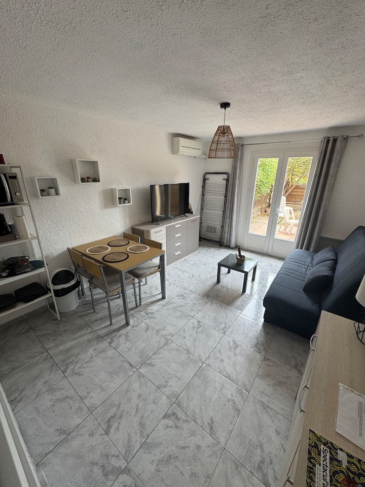 Superbe Studio En Résidence Sécurisée Avec Piscine - Le Plan-de-la-Tour