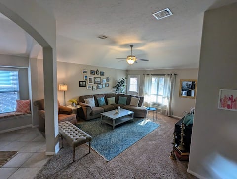 Popular Airbnb listing: Beautiful ENTIRE home--NRG, Med Center & Downtown in Central Southwest