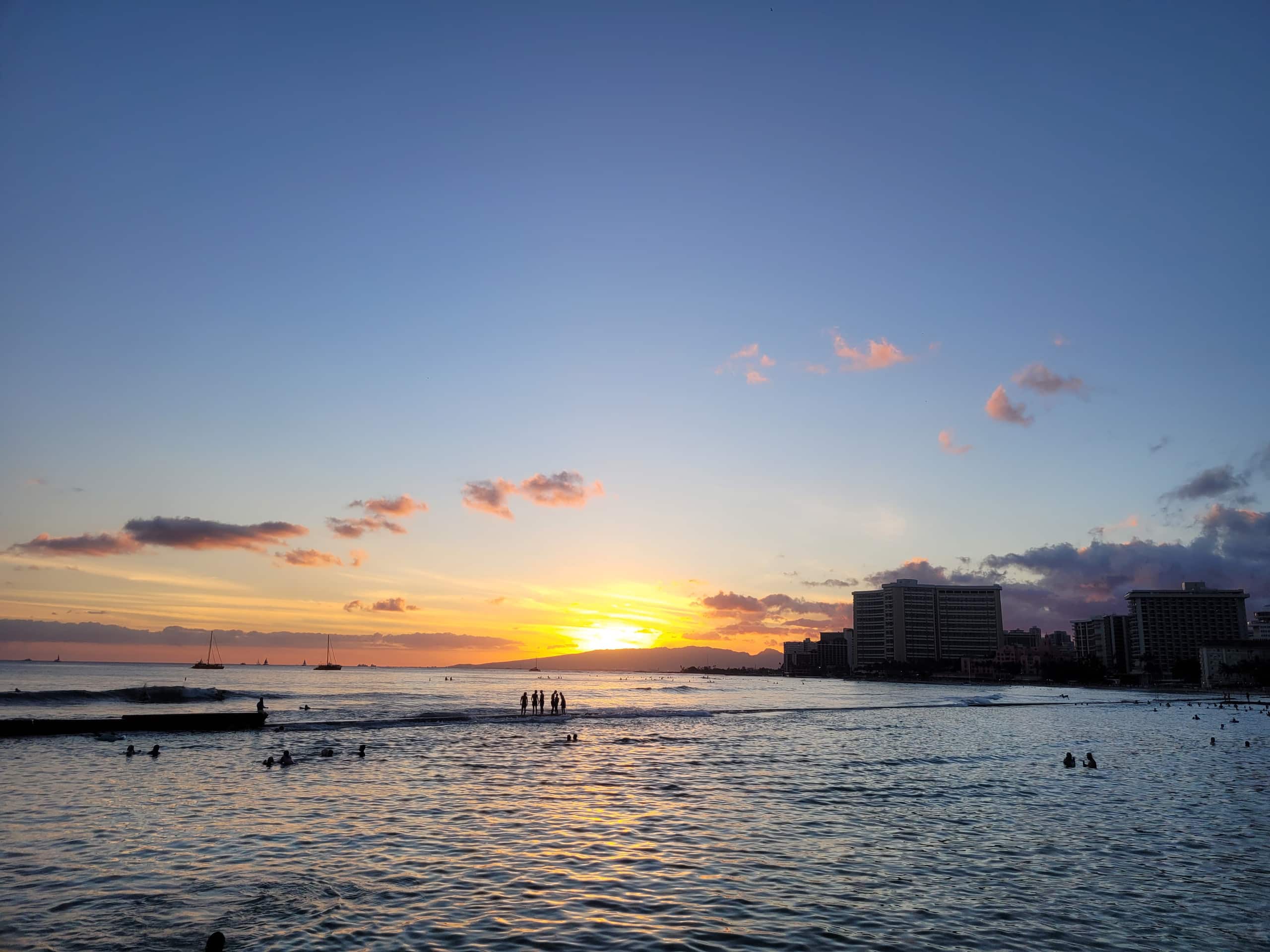 Condo in Honolulu · ★4.94 · Studio · 1 bed · 1 bath - Image 19