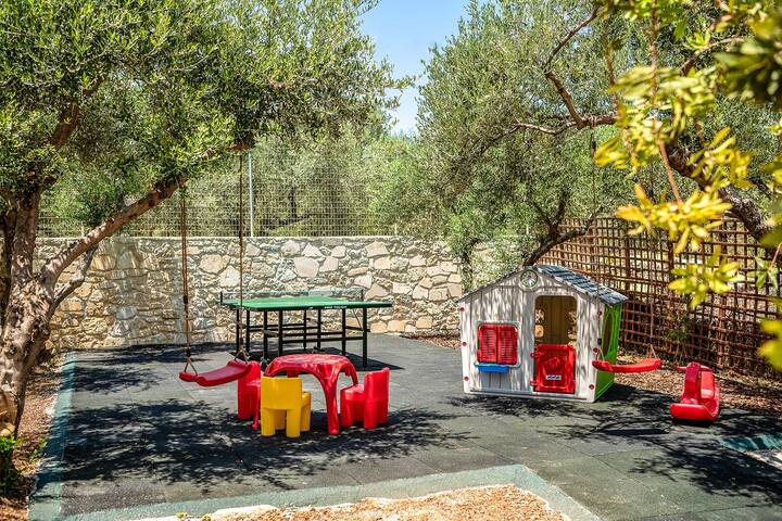 Walk to Beach • 6 BR • Private Pool • Playground gallery image 4