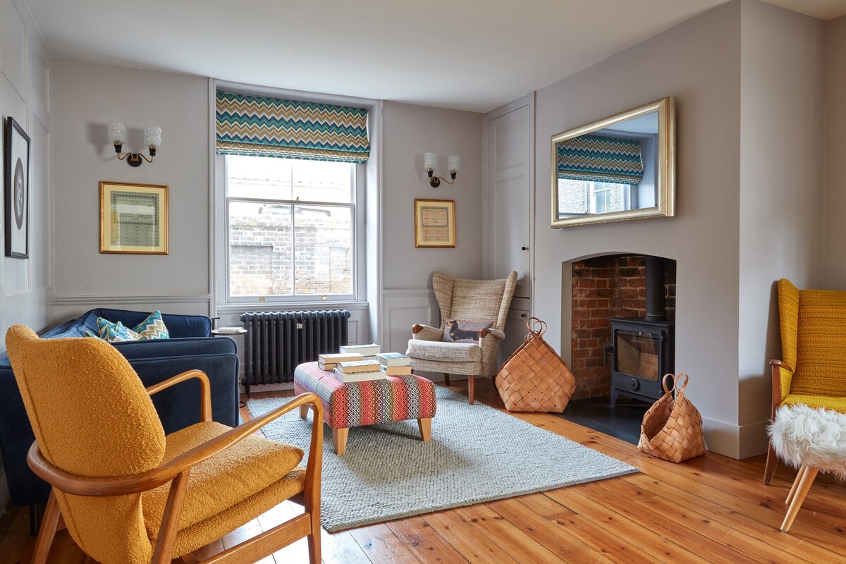 Top Airbnb: Stunning Georgian townhouse. 1 minute to the beach in Deal