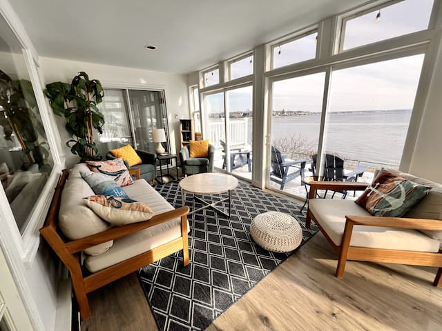 Bristol by the Bay, Waterfront Retreat, Sleeps 10! gallery image 3