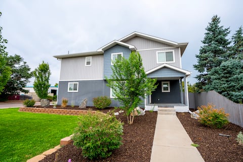 EXPLORE CO-Perfect for fams/groups. Close to DIA.