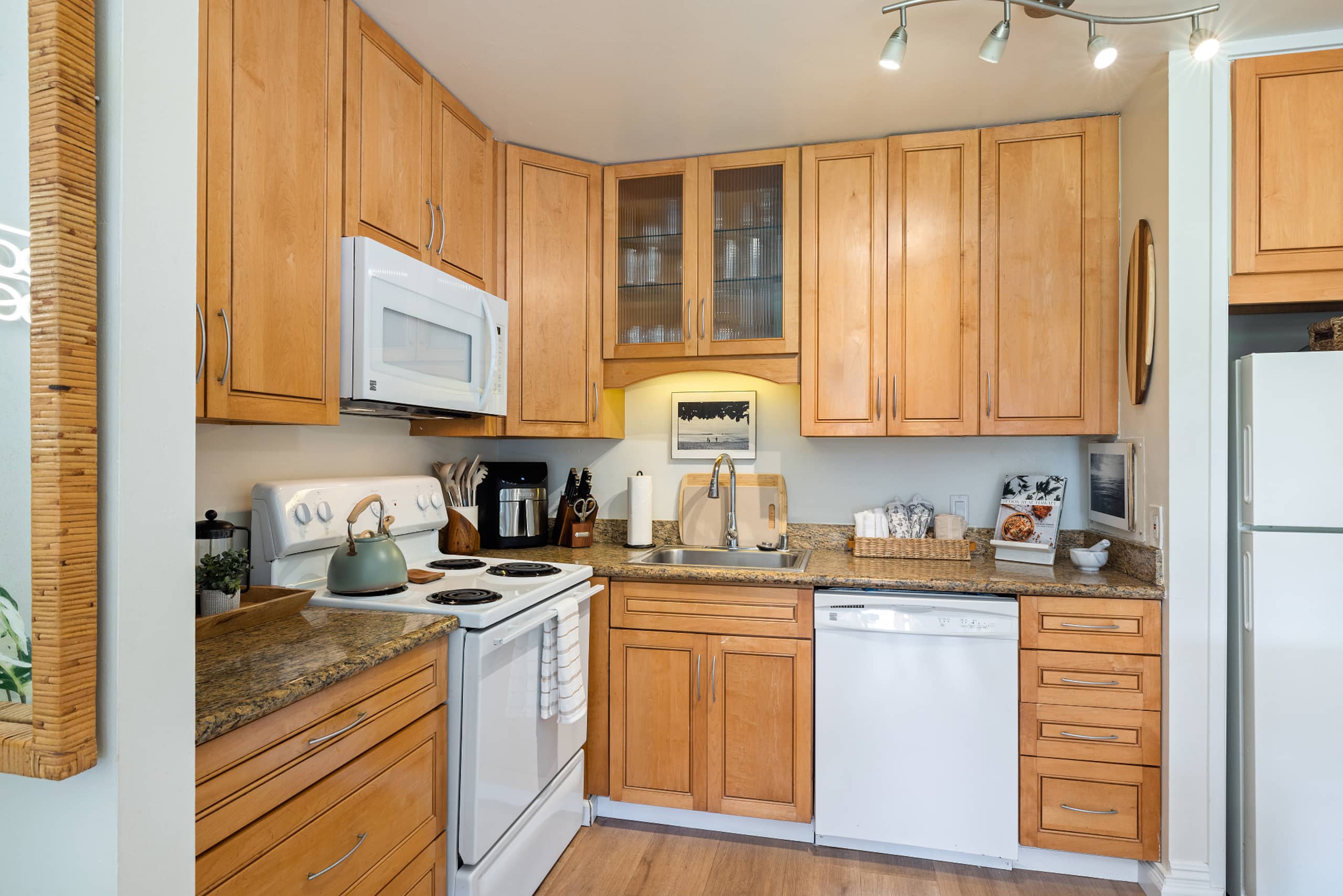 Condo in Kahuku · ★4.85 · 1 bedroom · 1 bed · 2 private baths - Image 7