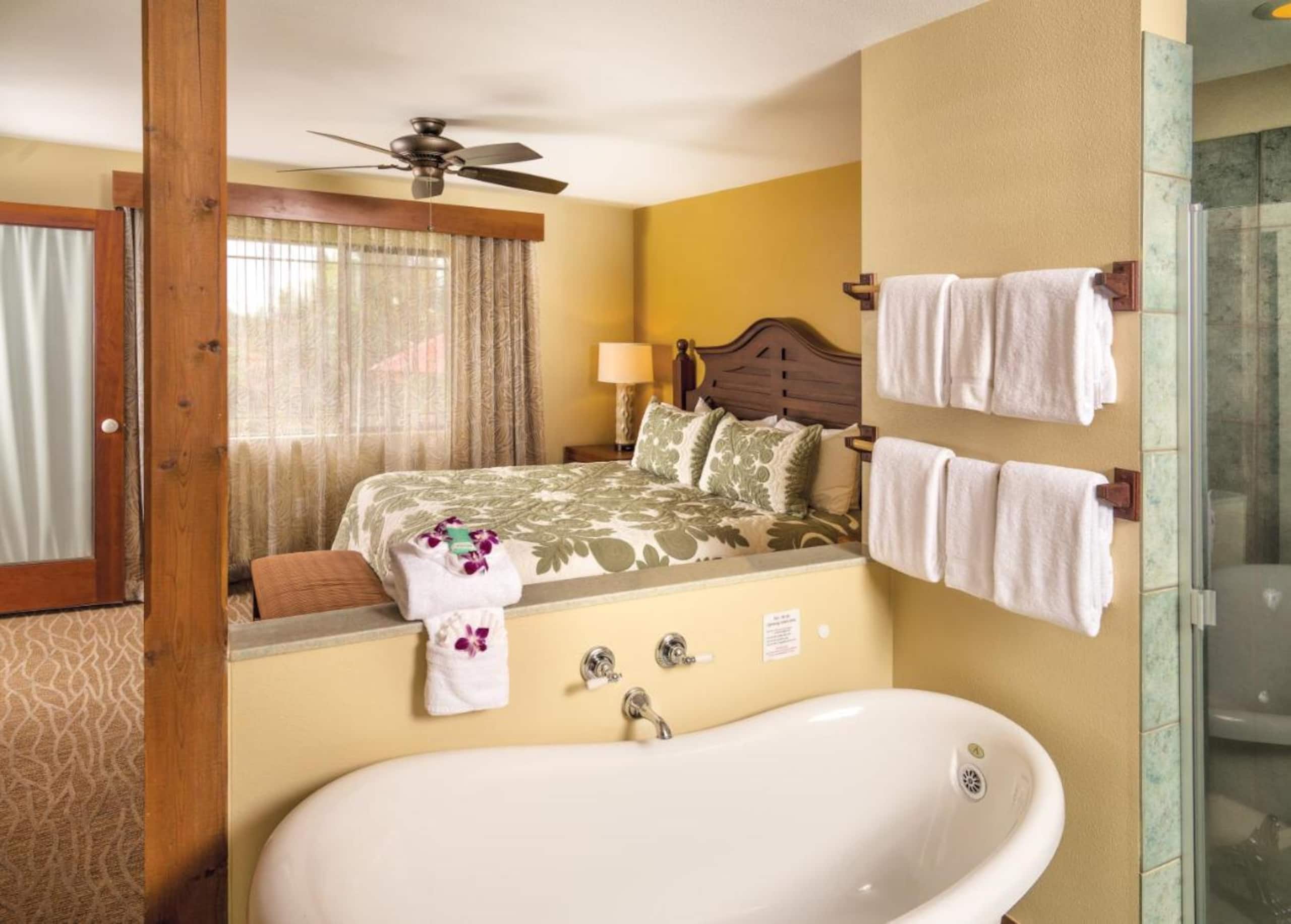 Condo in Kailua-Kona · ★5.0 · 2 bedrooms · 2 beds · 1 private bath - Image 1