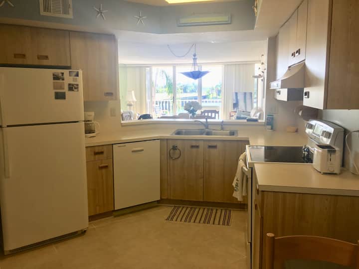 3 Bedroom Condo With A Pool On Boca Ciega Bay - St. Petersburg, FL