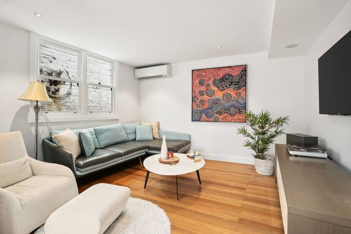 Light-filled 4 bedroom cottage gallery image 3