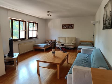 Leistungsstarkes Airbnb: Apartment for 8 persons with garden in Altlindenau