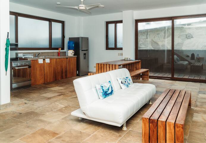 Entire home with 2 bedrooms in Galapagos - Mi Playa Galapagos Beachfront - Orange House