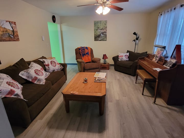 Frosty's Pad, Clean & Quiet House For Your Stay - State of New York