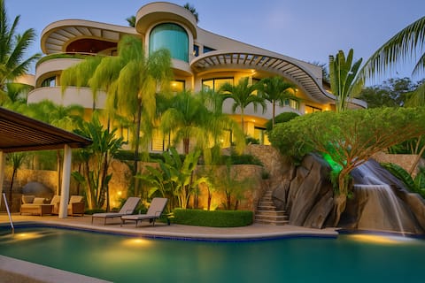 Boca de Tomatlán Luxury Ocean-Front Villa