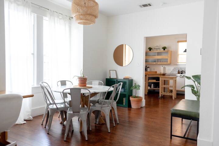 Spacious Home | Walk to Rainey, 6th St & Downtown gallery image 3