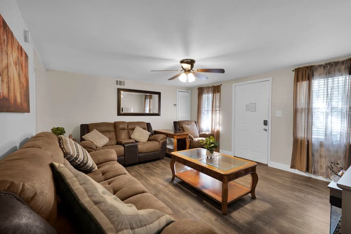 Nifty & Thrifty Nook | 3/1 | Central | Save Money - ジャクソンビル, FL