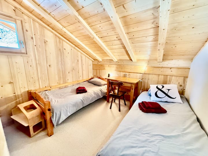 Bedroom with two single beds in 90X190 giving access to the 4th bedroom - 2nd floor