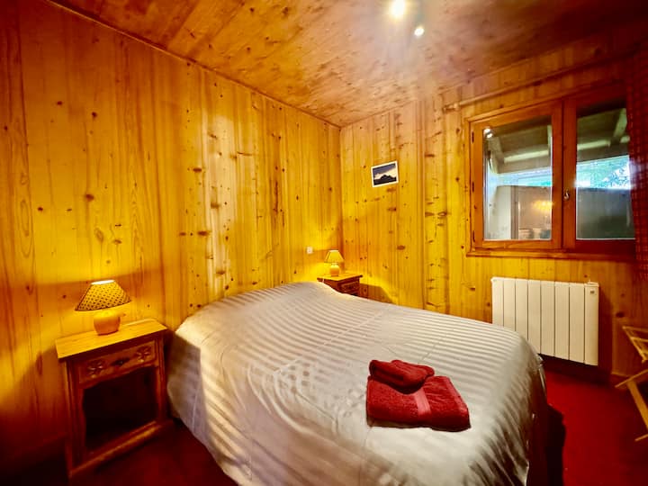 Second double bedroom of the apartment  (140x190 bed) with TV - ground floor