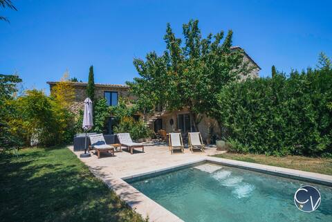Charming Provençal farmhouse with pool