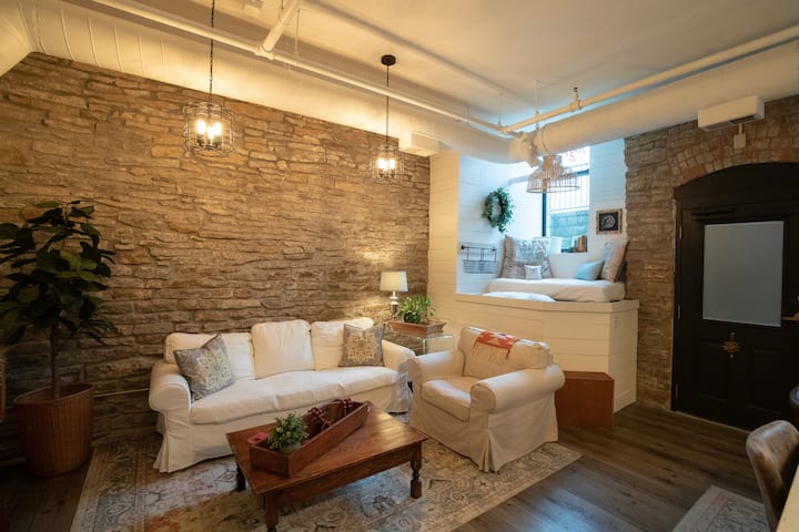 The Snug in the Heart of Downtown Northfield