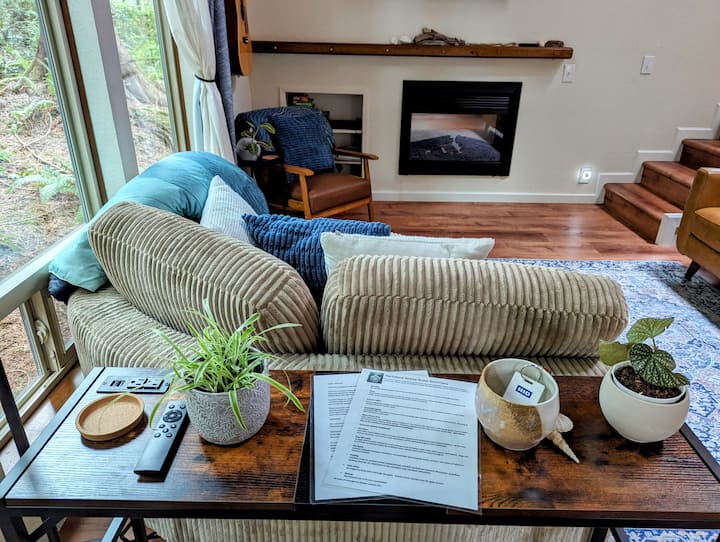 The Barnacle Cabin - Harstine Island Cozy Getaway - Penrose Point State Park, Lakebay