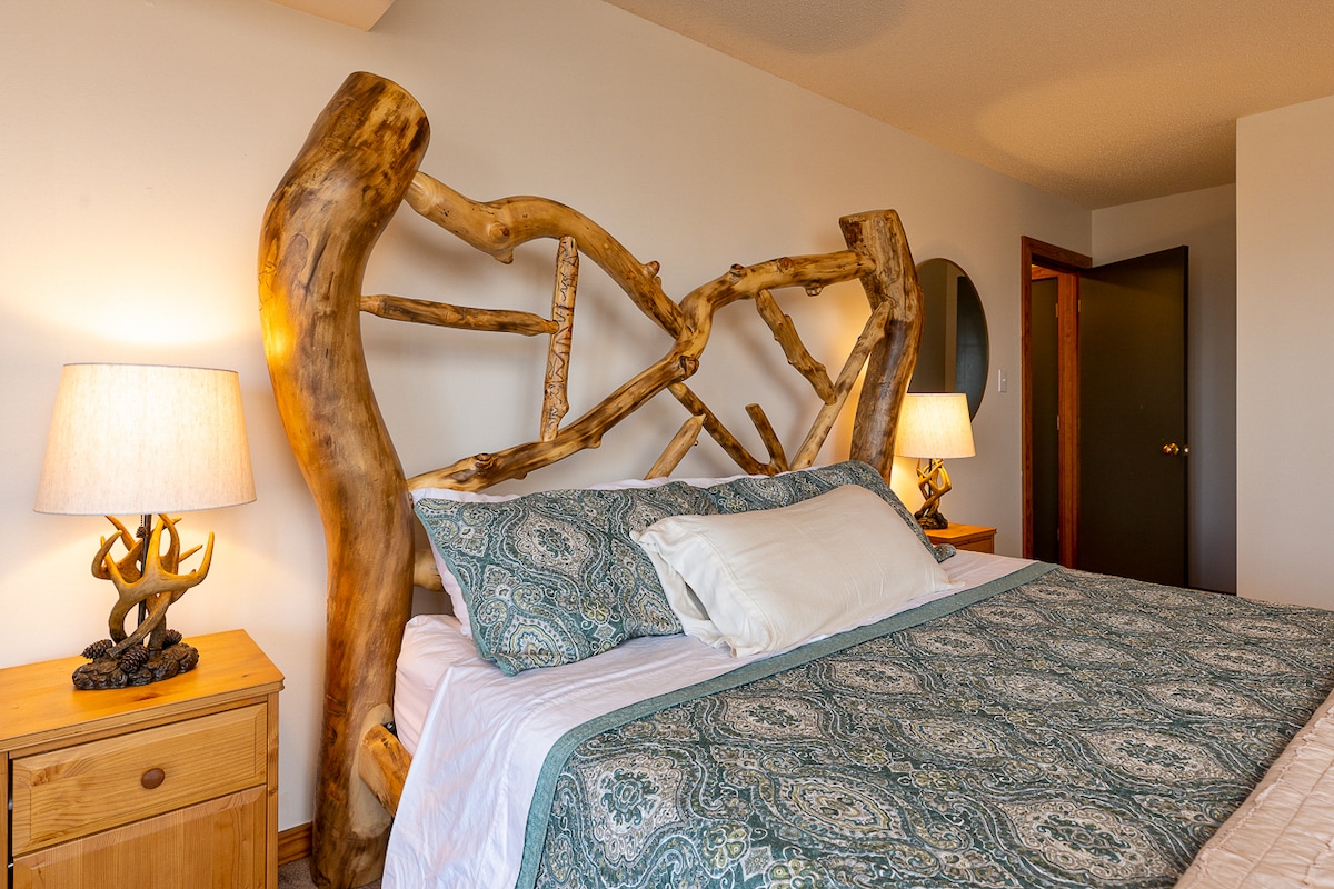 Chumba cha kulala cha msingi cha 1, kitanda aina ya king