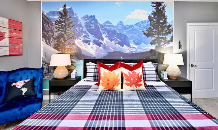 BR1 Master Suite Canada King: experiencing the rocky mountains & glacial lakes of Banff National Park. Relax in the  bed with award-winning firm mattress. Desk with a computer monitor. smartTV, ceiling fan, crib, private BA w/hot tub & pool access.