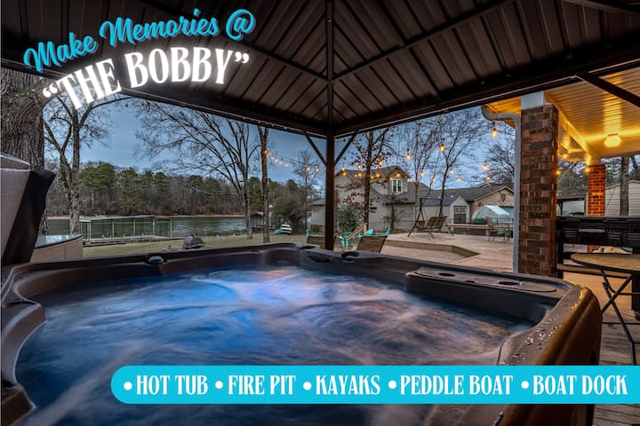 "The Bobby" Hot Tub~ Firepit~ Kayaks~ Peddle Boat - Lake Hamilton, AR