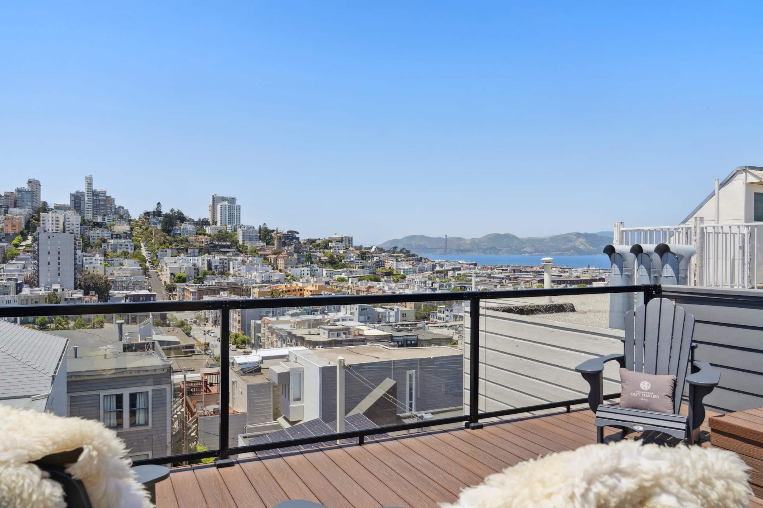 Home in San Francisco · ★4.95 · 2 bedrooms · 2 beds · 3.5 baths - Image 71